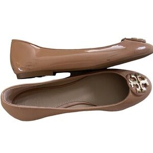 Tory Burch Claire patent ballet flats size 8 new , gold logo, color Make…